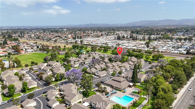 14 Black Oak, Irvine CA: https://media.crmls.org/medias/64656f74-dc8c-475e-8571-3bd7f89e18b4.jpg