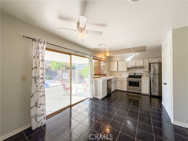 Detail Gallery Image 5 of 16 For 2933 Crestwood Ct, Merced,  CA 95348 - 3 Beds | 2 Baths