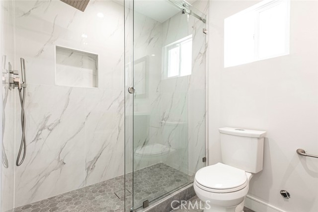 Detail Gallery Image 16 of 28 For 17646 Raymer St, Northridge,  CA 91325 - 3 Beds | 3 Baths