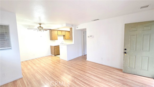 Detail Gallery Image 2 of 12 For 1049 W Francis St #F,  Ontario,  CA 91762 - 1 Beds | 1 Baths