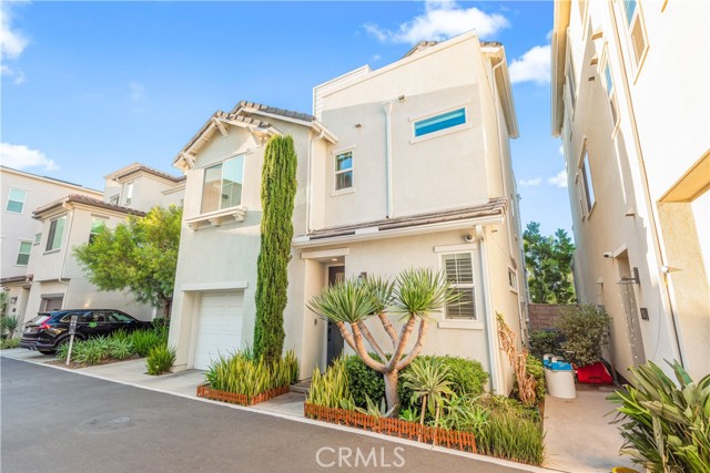 920 E Santa Ana Street, Anaheim CA: https://media.crmls.org/medias/64683011-190c-4481-8faa-ba0563452602.jpg