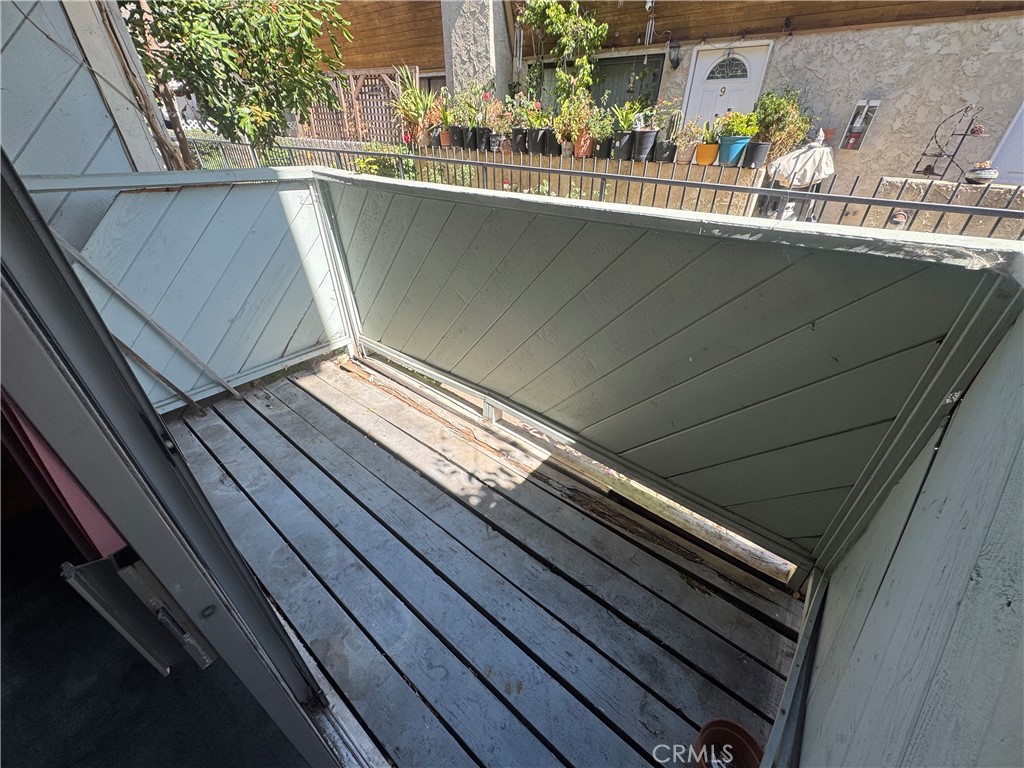 https://media.crmls.org/medias/64683982-a9ef-484c-8943-a22df7873406.jpg?preset=X-Large