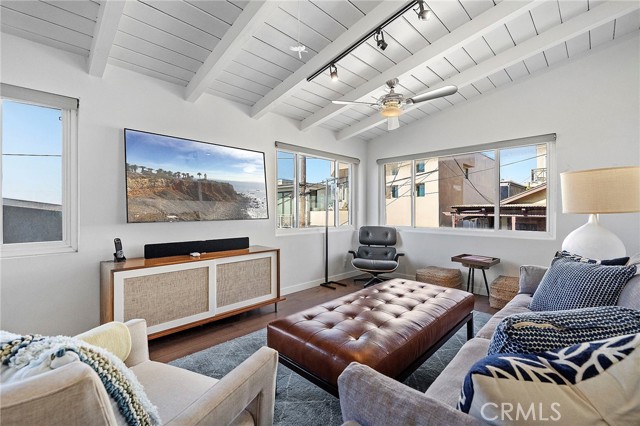 200 Moonstone Street, Manhattan Beach CA: https://media.crmls.org/medias/6468ad4d-5165-482a-9c46-b23153f5e12f.jpg