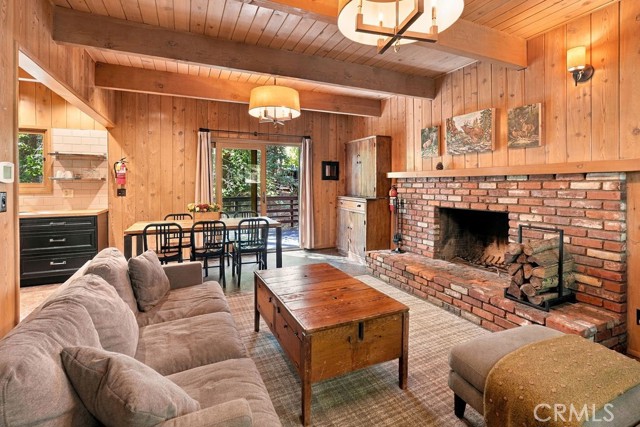 813 Poe Court, Lake Arrowhead, CA 92352