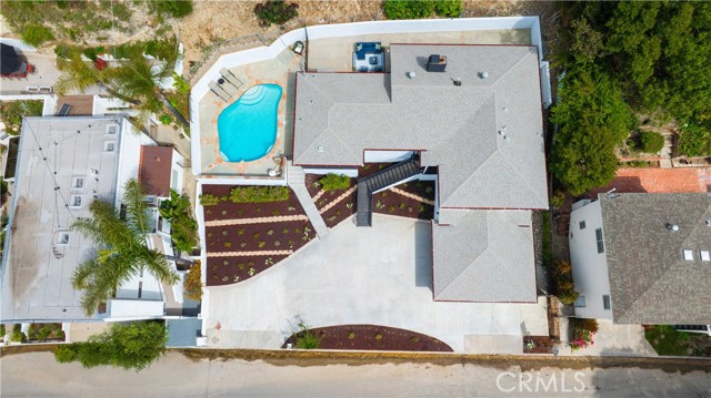 Detail Gallery Image 51 of 51 For 3900 Benedict Canyon Dr, Sherman Oaks,  CA 91423 - 3 Beds | 4 Baths