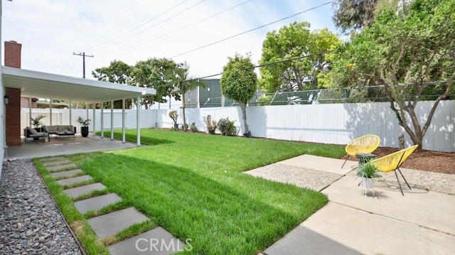 2737 Lorenzo Avenue, Costa Mesa CA: https://media.crmls.org/medias/646923c7-321f-489c-9497-f47fce6b7b34.jpg