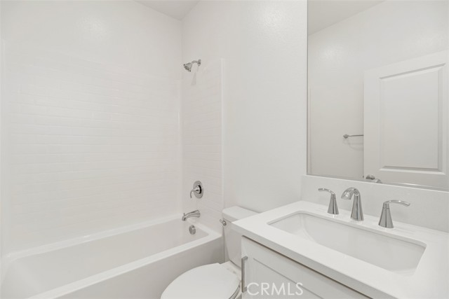 Detail Gallery Image 21 of 39 For 1074 N. Anaheim Bld #5,  Anaheim,  CA 92801 - 3 Beds | 2/1 Baths