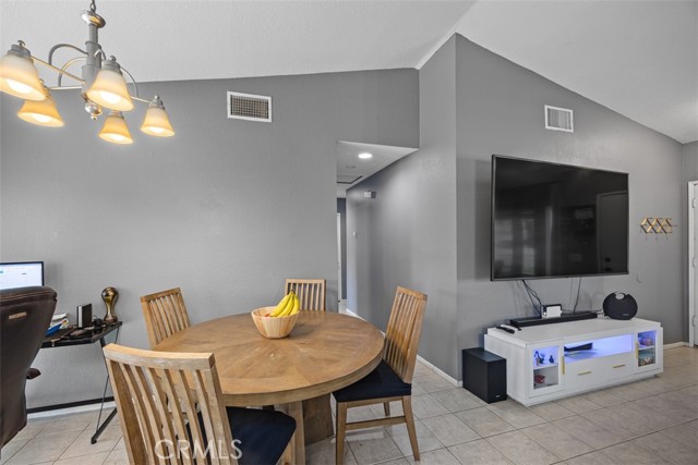 39769 Sunrose Dr, Murrieta CA: https://media.crmls.org/medias/646a6adc-6f42-4f2d-b0ce-f60b379b2392.jpg