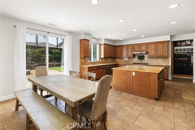 28481 Scenic Bay Cove, Menifee CA: https://media.crmls.org/medias/646b154e-3238-4012-a389-49a3c50d183c.jpg