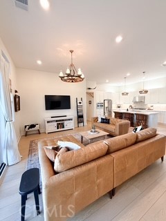 Detail Gallery Image 2 of 15 For 27628 Exploration, Valencia,  CA 91381 - 3 Beds | 2 Baths