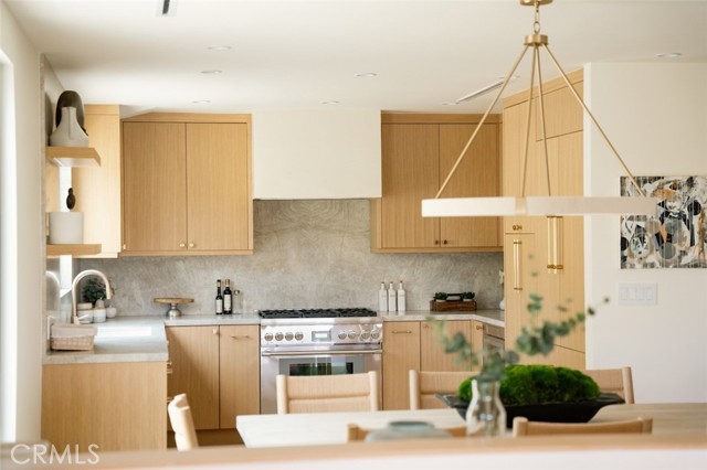 13817 Valley Vista Blvd, Sherman Oaks CA: https://media.crmls.org/medias/646baa77-f5f4-4894-ba96-e3bbec02f969.jpg