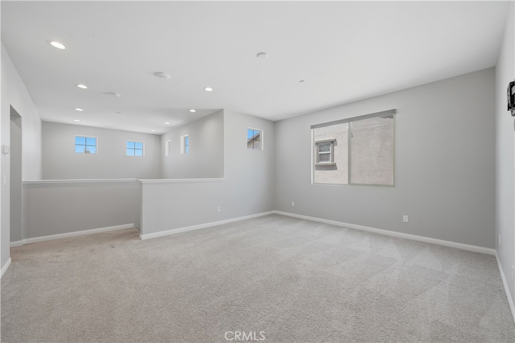 https://media.crmls.org/medias/646beadf-32da-4a64-b2bd-1e0a60e4b89c.jpg?preset=X-Large