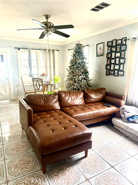 Detail Gallery Image 8 of 20 For 10712 Sherman, Sun Valley,  CA 91352 - 4 Beds | 2 Baths