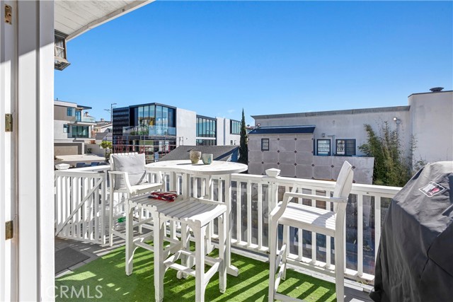 319 29th Street, Manhattan Beach, California 90266, 5 Bedrooms Bedrooms, ,3 BathroomsBathrooms,Residential,Sold,29th,SB22026167