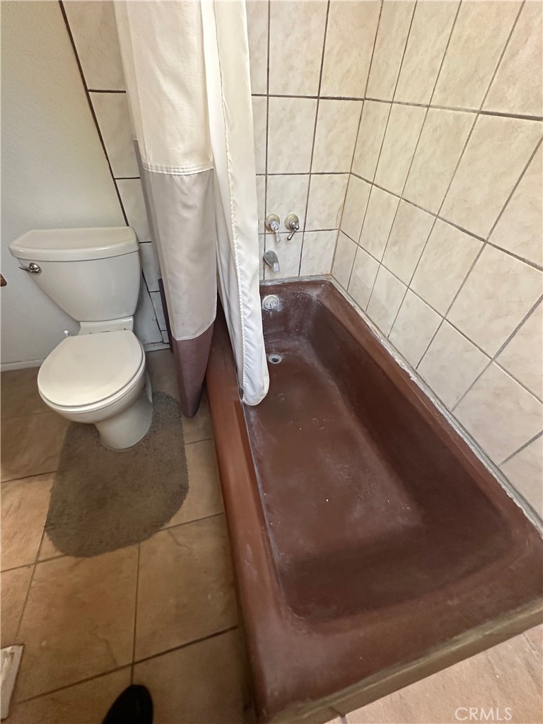 https://media.crmls.org/medias/646e95a2-8932-4d0d-bce6-bc5a28c6728b.jpg?preset=X-Large