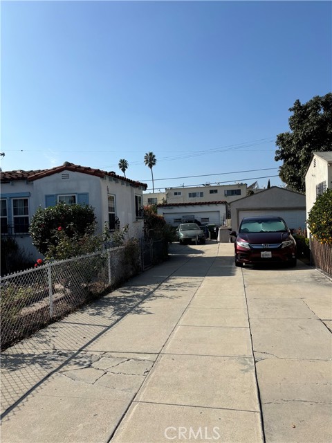 1045 N Alexandria Avenue, Los Angeles CA: https://media.crmls.org/medias/646fb4ca-735f-4c63-97da-da419951e20d.jpg