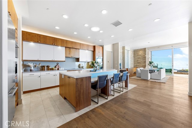 3355 Alta Laguna Boulevard, Laguna Beach CA: https://media.crmls.org/medias/64703ec7-ccfe-4710-8f99-ab2e36bad10c.jpg