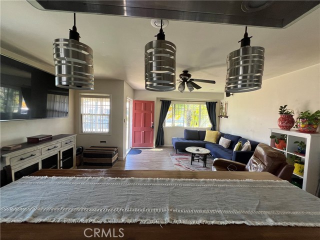 10709 Wheelock Circle, Whittier CA: https://media.crmls.org/medias/6470a7c1-aa69-4bfc-8757-03f3fdbd1a29.jpg