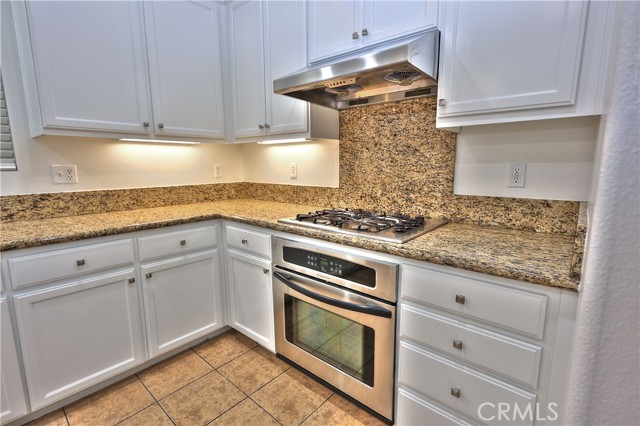 Detail Gallery Image 4 of 36 For 858 Calaveras, Corona,  CA 92878 - 4 Beds | 2/1 Baths