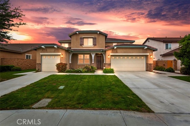 Detail Gallery Image 1 of 40 For 6136 Peregrine Dr, Jurupa Valley,  CA 91752 - 6 Beds | 3/1 Baths