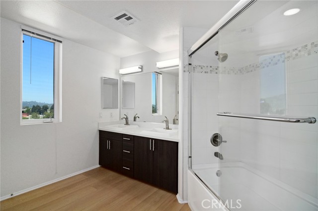 124 West Colorado, 502 photo 18