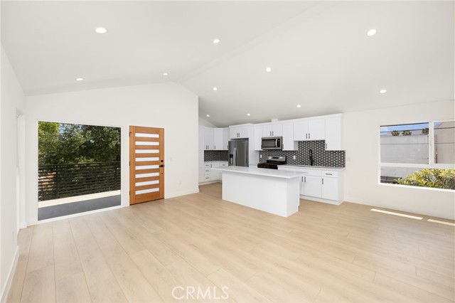 914 N Catalina Street, Burbank CA: https://media.crmls.org/medias/647296b0-8965-41e3-855f-7b26d90085a8.jpg