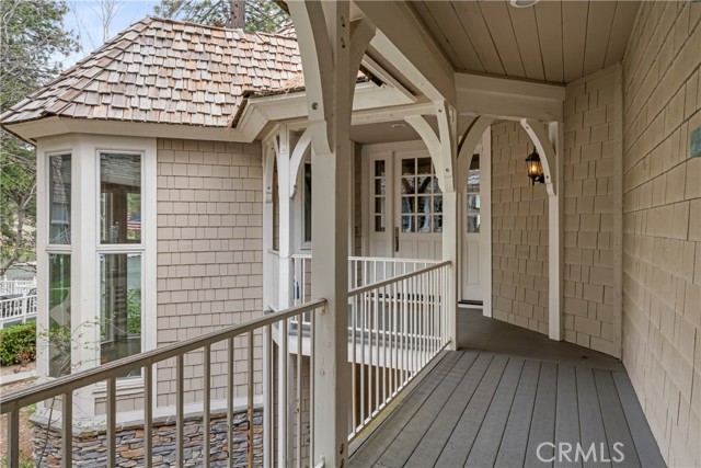 Detail Gallery Image 9 of 69 For 27459 North Bay Rd, Lake Arrowhead,  CA 92352 - 4 Beds | 3 Baths