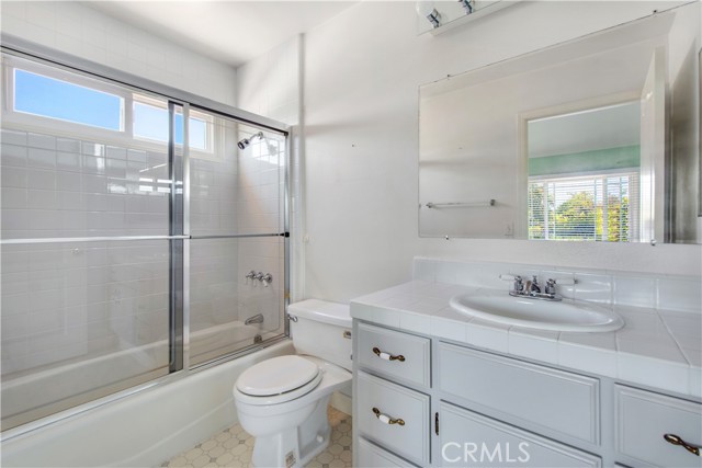 4520 Graywood Avenue, Long Beach CA: https://media.crmls.org/medias/64731b19-ccd4-4c99-a27f-4f32be49ca1e.jpg