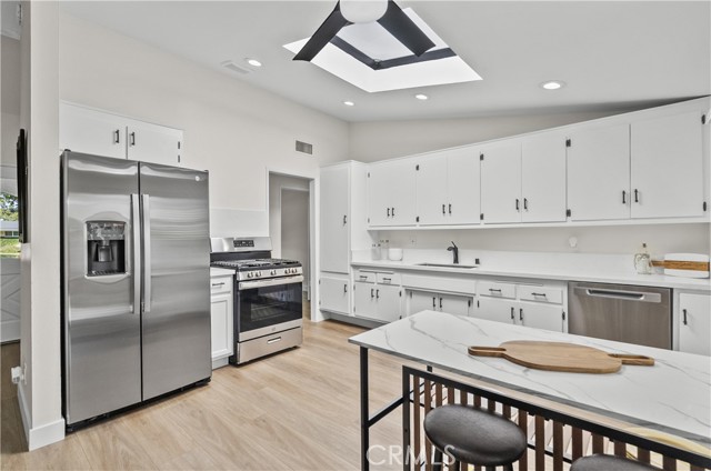 Detail Gallery Image 16 of 41 For 27410 Dewdrop Ave, Canyon Country,  CA 91351 - 3 Beds | 1/1 Baths