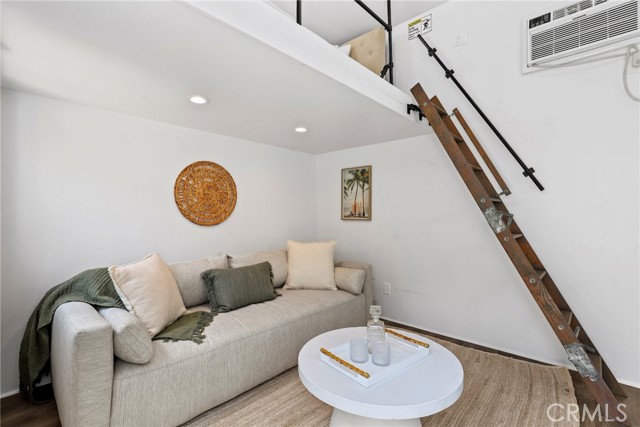 1069 Avenue D, Redondo Beach CA: https://media.crmls.org/medias/6473d3a0-5318-428b-9d57-3a0cf3b18fc9.jpg