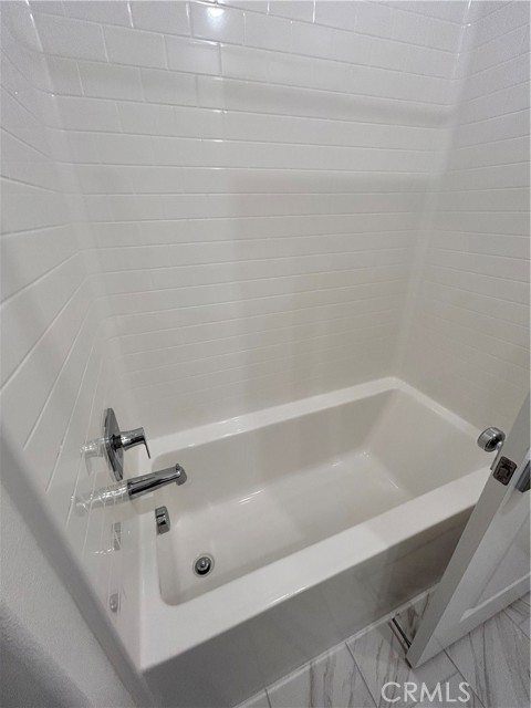 Up Hallway tub