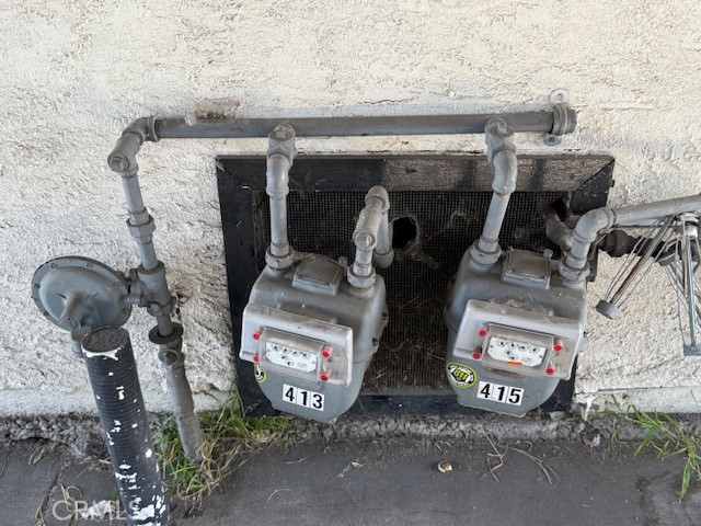 413 W 109th Place, Los Angeles CA: https://media.crmls.org/medias/647422f9-cf2e-4dd9-b9f0-fdab076aa2d8.jpg