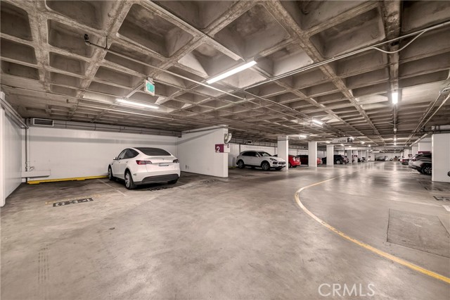 3810 Wilshire Boulevard, Los Angeles CA: https://media.crmls.org/medias/64743ae8-6b0b-482e-8c80-35f933759450.jpg