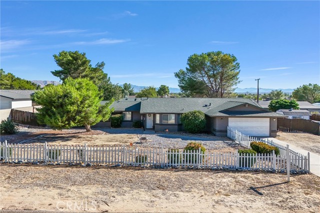 Detail Gallery Image 3 of 17 For 19181 Haida Rd, Apple Valley,  CA 92307 - 4 Beds | 3 Baths