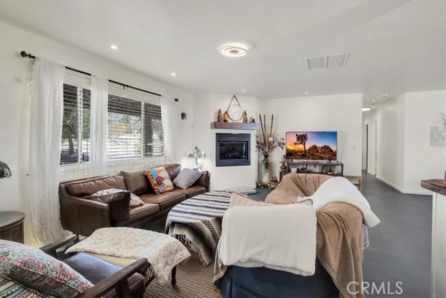 Detail Gallery Image 6 of 65 For 60427 Onaga Trl, Joshua Tree,  CA 92252 - 4 Beds | 2/1 Baths