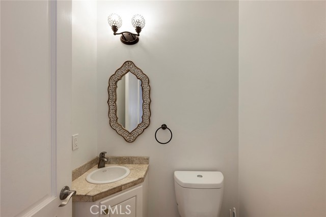 Detail Gallery Image 12 of 36 For 5027 Colfax Ave #1,  Valley Village,  CA 91601 - 3 Beds | 3 Baths