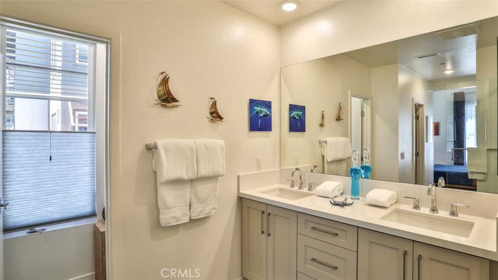 https://media.crmls.org/medias/6474d44d-42b1-460b-bdf3-5b6b07ca1677.jpg?preset=X-Large