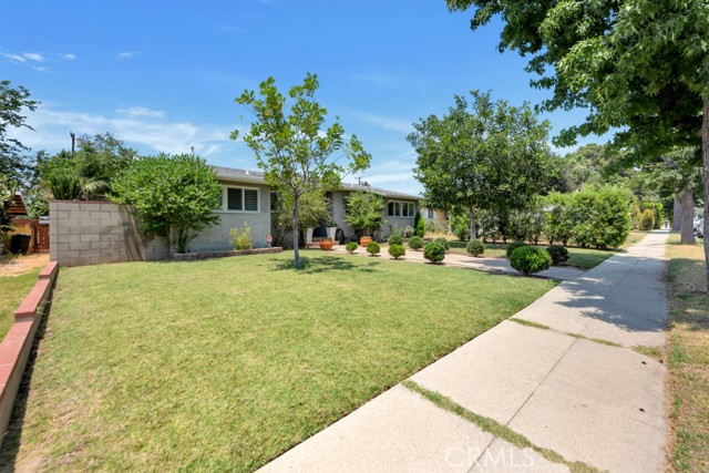 Detail Gallery Image 2 of 36 For 10923 Haskell Ave, Granada Hills,  CA 91344 - 3 Beds | 2 Baths