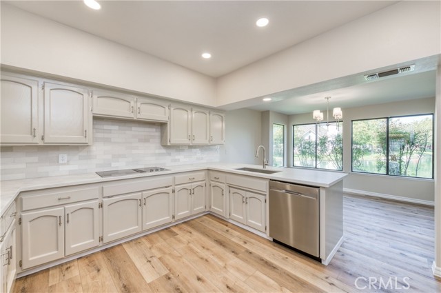 Detail Gallery Image 9 of 32 For 2964 W Brompton Ln, Fresno,  CA 93711 - 3 Beds | 2 Baths