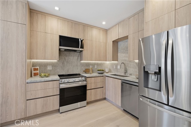 22518 Burbank photo 42