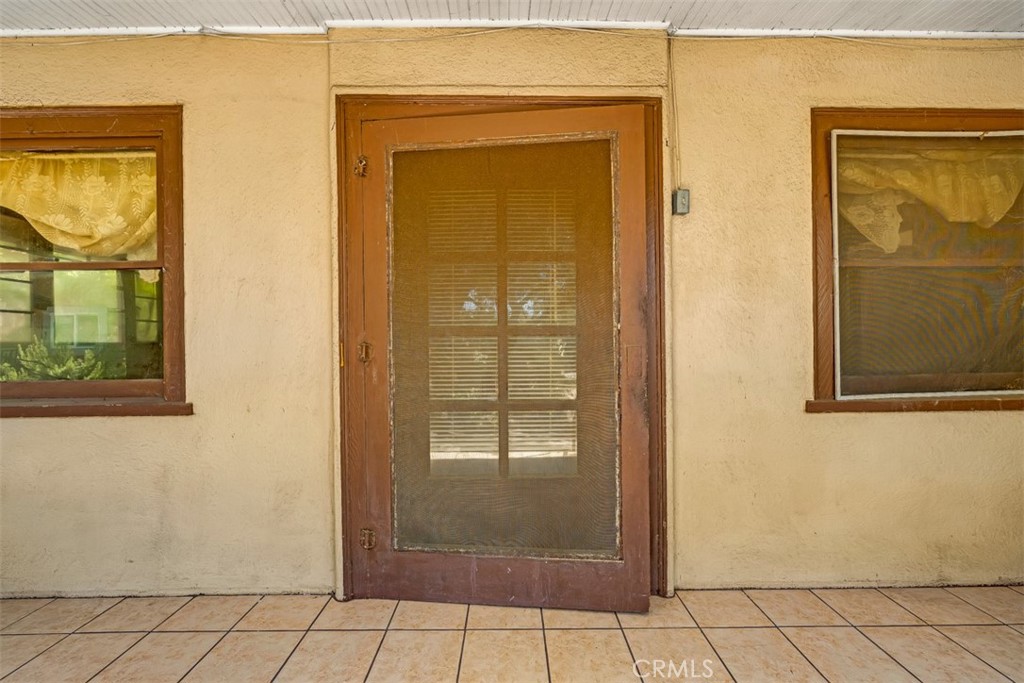 https://media.crmls.org/medias/64766f7d-d4ed-470c-8417-995136f68ef7.jpg?preset=X-Large