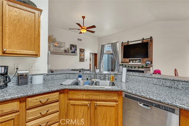 Detail Gallery Image 22 of 47 For 2200 Hanson Ave, Clovis,  CA 93611 - 3 Beds | 2 Baths