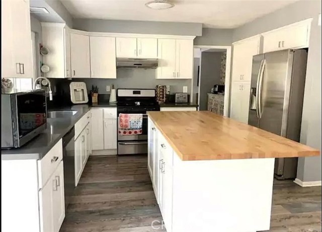 Detail Gallery Image 5 of 16 For 5500 Blanco, Woodland Hills,  CA 91367 - 5 Beds | 2/1 Baths