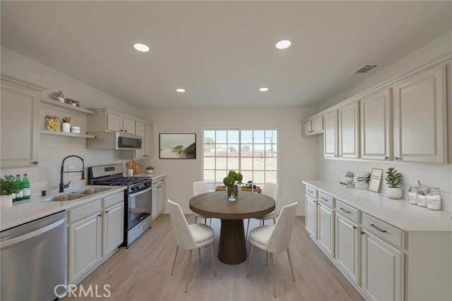 Detail Gallery Image 5 of 20 For 22090 Cherokee Ave, Apple Valley,  CA 92307 - 3 Beds | 2 Baths