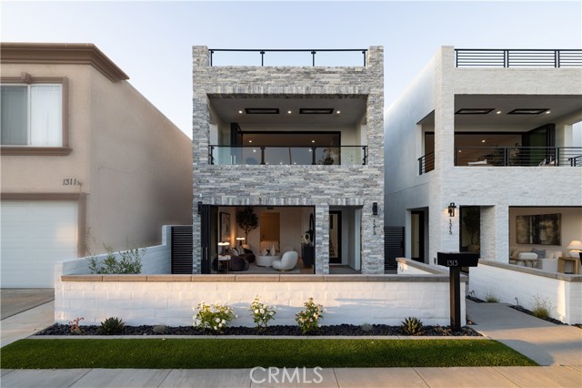 Detail Gallery Image 2 of 50 For 1313 Ocean Ave, Seal Beach,  CA 90740 - 3 Beds | 3/1 Baths