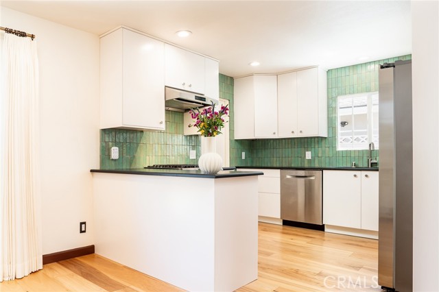 5272 Caliente Drive, Huntington Beach CA: https://media.crmls.org/medias/647a58b7-a090-4012-8451-4a7e42fc03a7.jpg