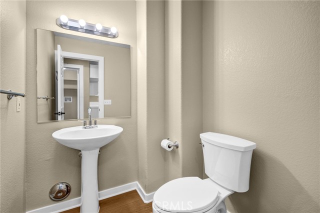 Detail Gallery Image 14 of 26 For 566 Hooper, Simi Valley,  CA 93065 - 3 Beds | 2/1 Baths