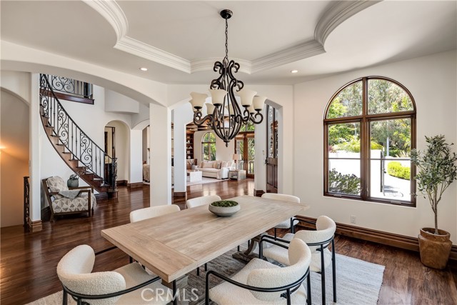 718 N Poinsettia AVE