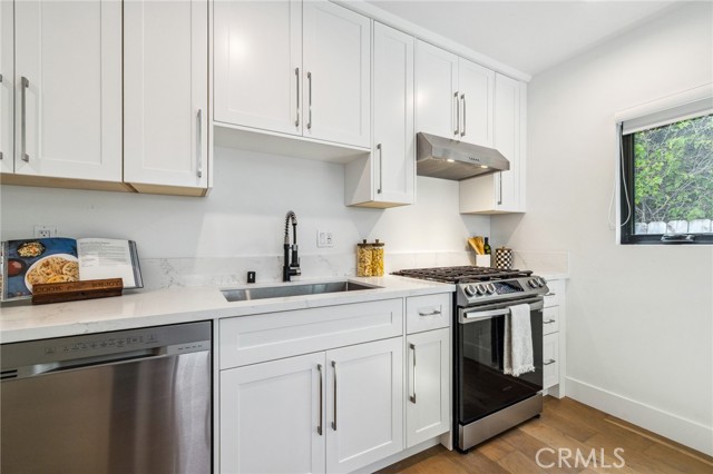 6521 Homewood Avenue, Los Angeles CA: https://media.crmls.org/medias/647bd2fe-f082-4024-80e7-10d8cbb6f136.jpg