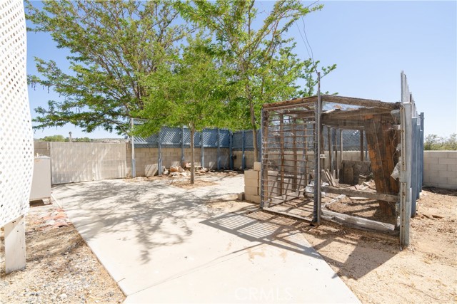 17157 Hacienda Boulevard, California City CA: https://media.crmls.org/medias/647bdf87-0241-43e1-8334-beccafb01e84.jpg
